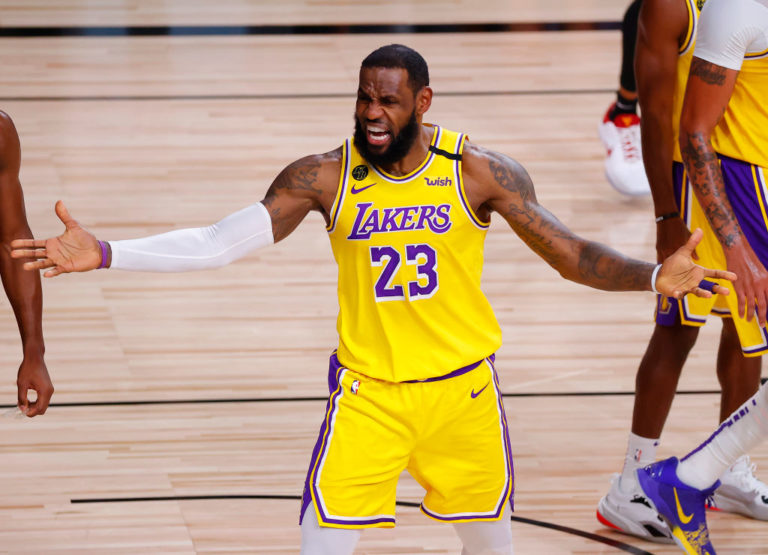 LeBron James sobre la la afición de los Lakers: "Les importa una m--rda lo que hayas hecho